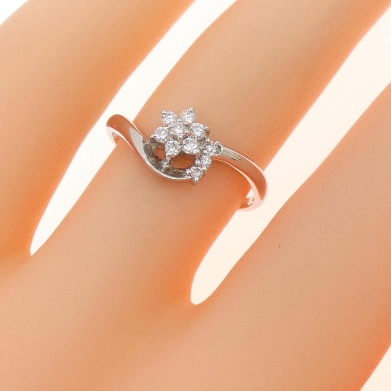 PT900 フラワー ダイヤモンド リング 0.12CT