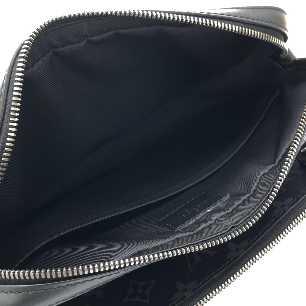 ルイヴィトン モノグラム エクリプス リバース トリオ メッセンジャー M69443 ショルダーバッグ