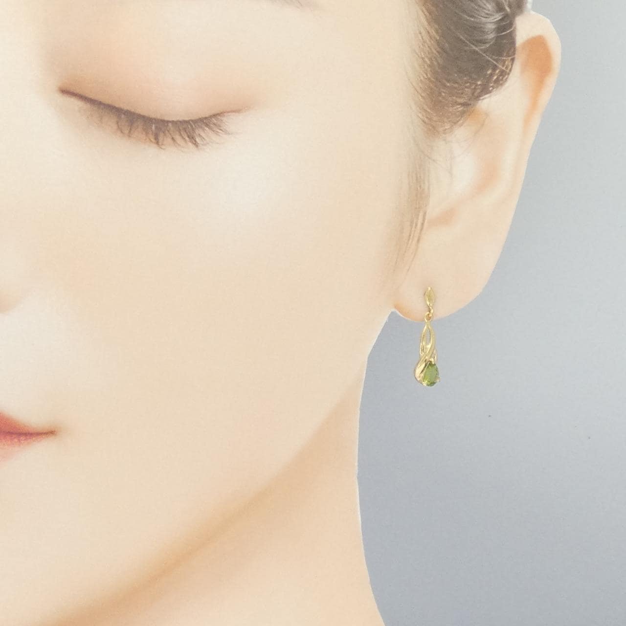 K18YG ペリドット ピアス