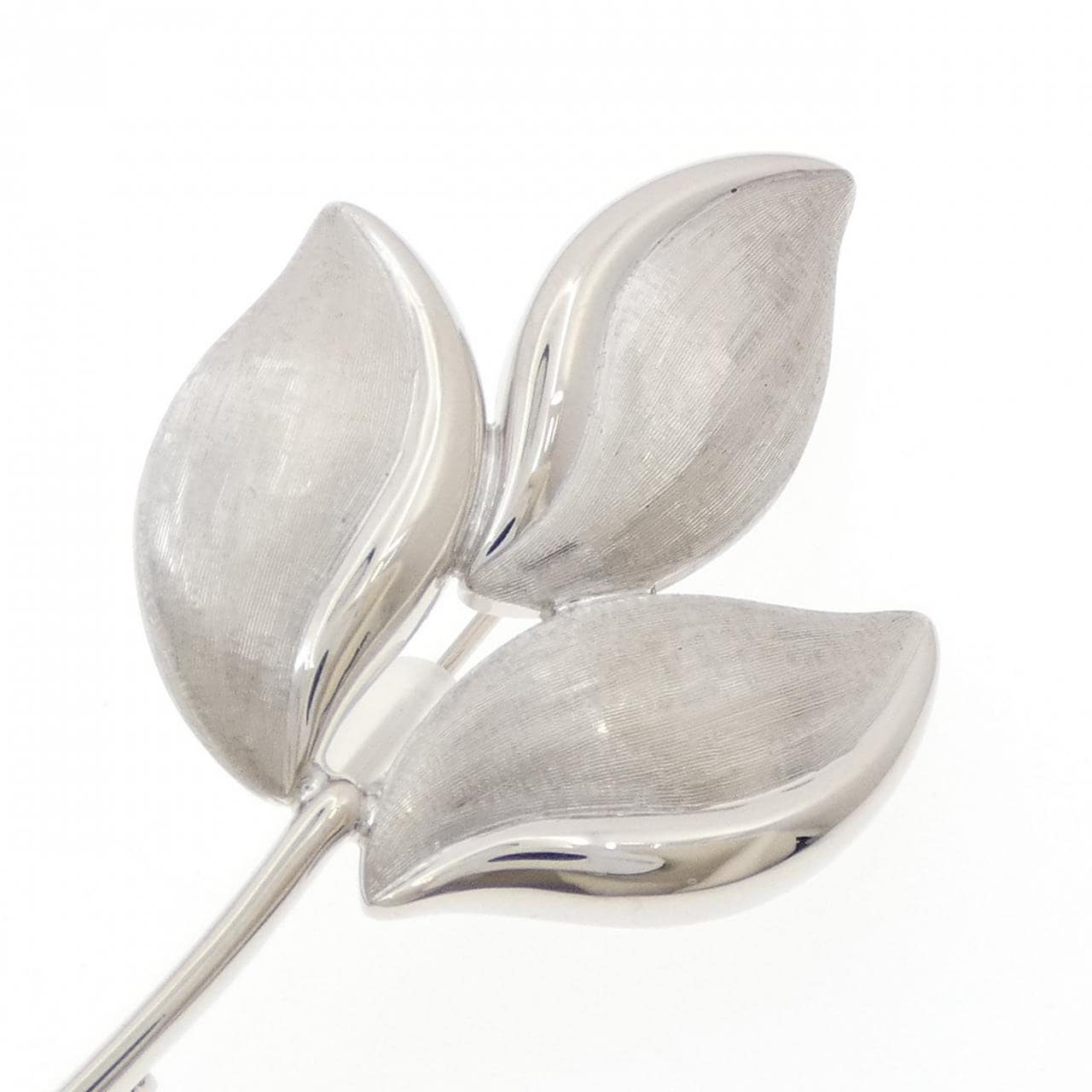 ナニス 750WG ブローチ