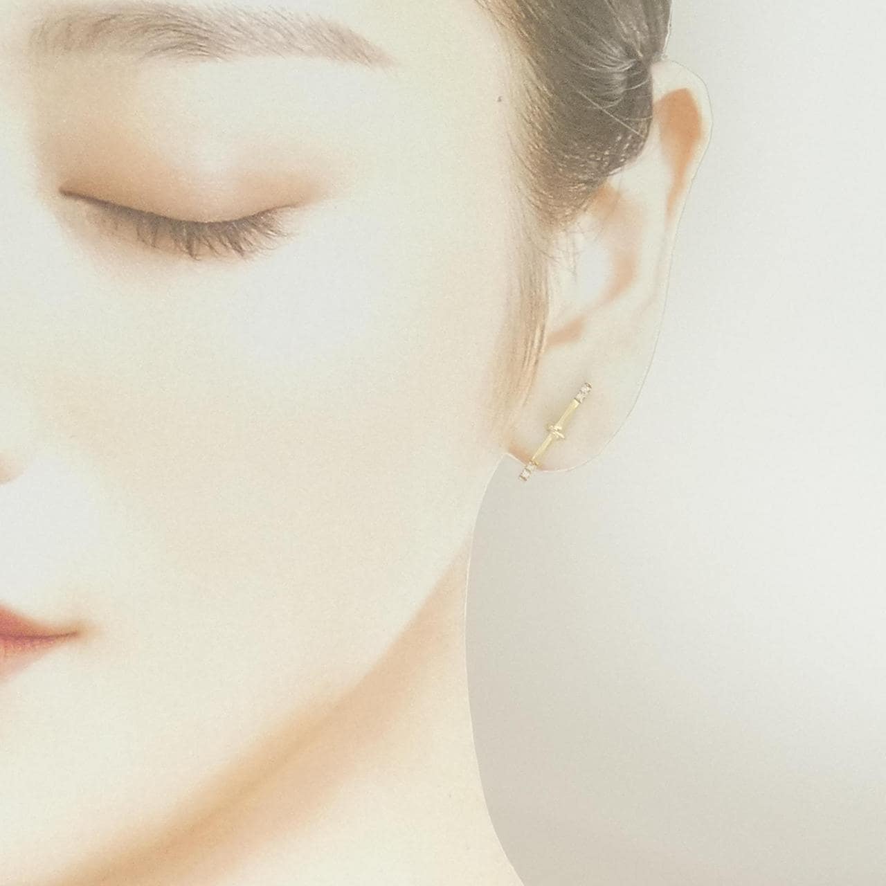 ヒロタカ トラペーズ ピアス 0.02CT 片耳