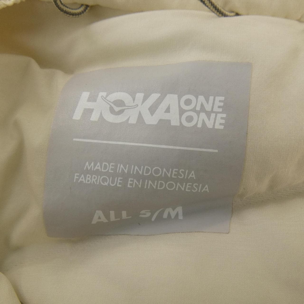ホカオネオネ HOKA ONE ONE ポンチョ
