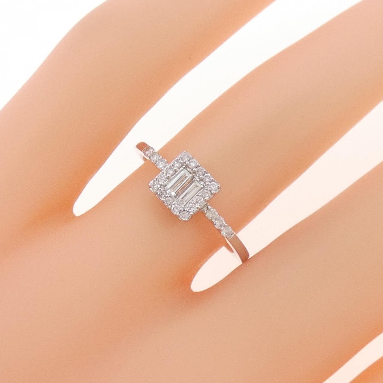 750WG ダイヤモンド リング 0.30CT