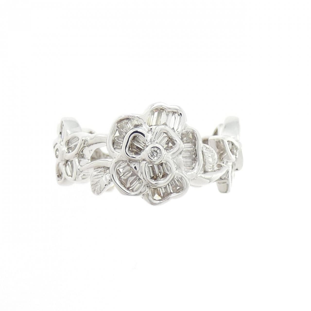 K18WG フラワー ダイヤモンド リング 0.90CT