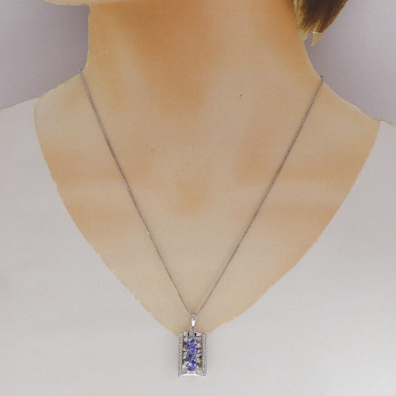 K18WG タンザナイト ネックレス 1.30CT