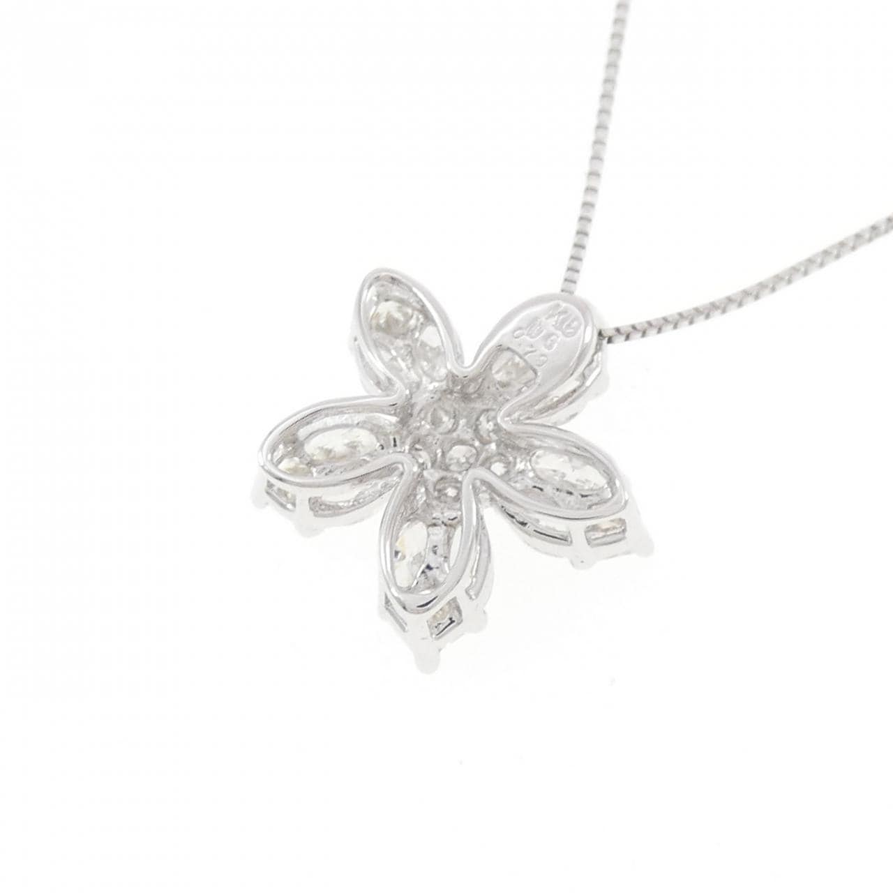 K18WG フラワー ダイヤモンド ネックレス 0.79CT