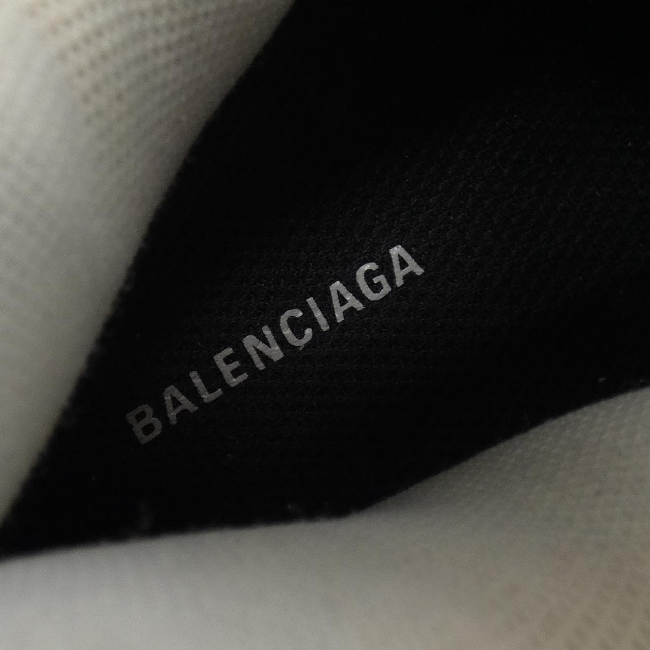 バレンシアガ BALENCIAGA TRIPLE S 533880 W09OA スニーカー