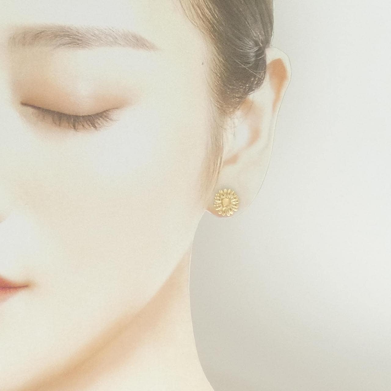 K18YG フラワー ムーンストーン ピアス