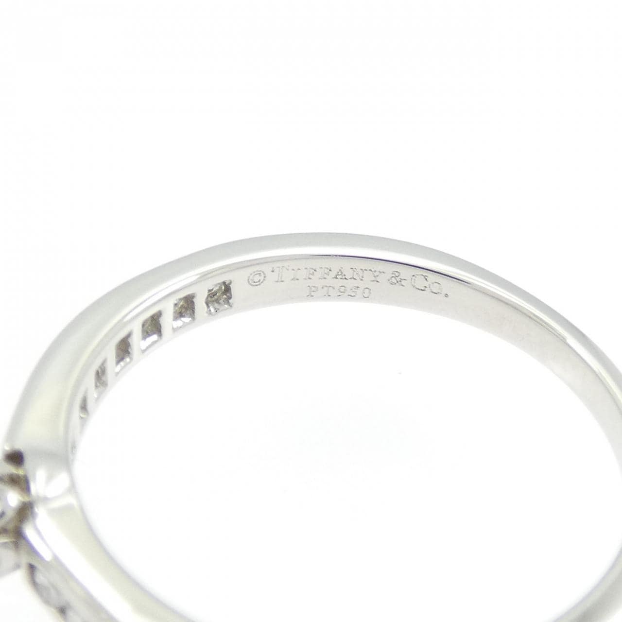 ティファニー ソリティア チャネルセッティング リング 0.36CT