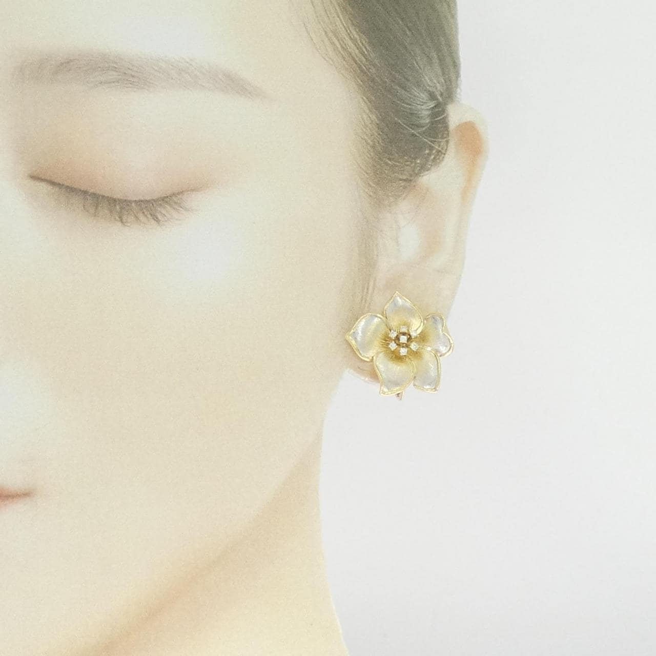 K18YG/K18WG フラワー ダイヤモンド イヤリング 0.18CT
