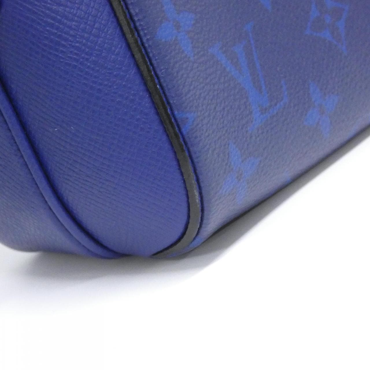 ルイヴィトン タイガ ラマ アウトドア メッセンジャー PM M30242 ショルダーバッグ