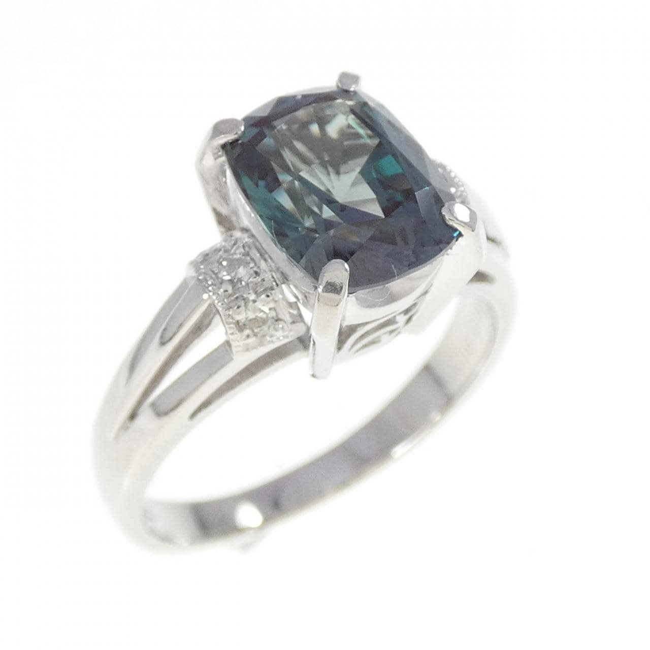 Cresent Vert Alexandrite Ring 2.56CT