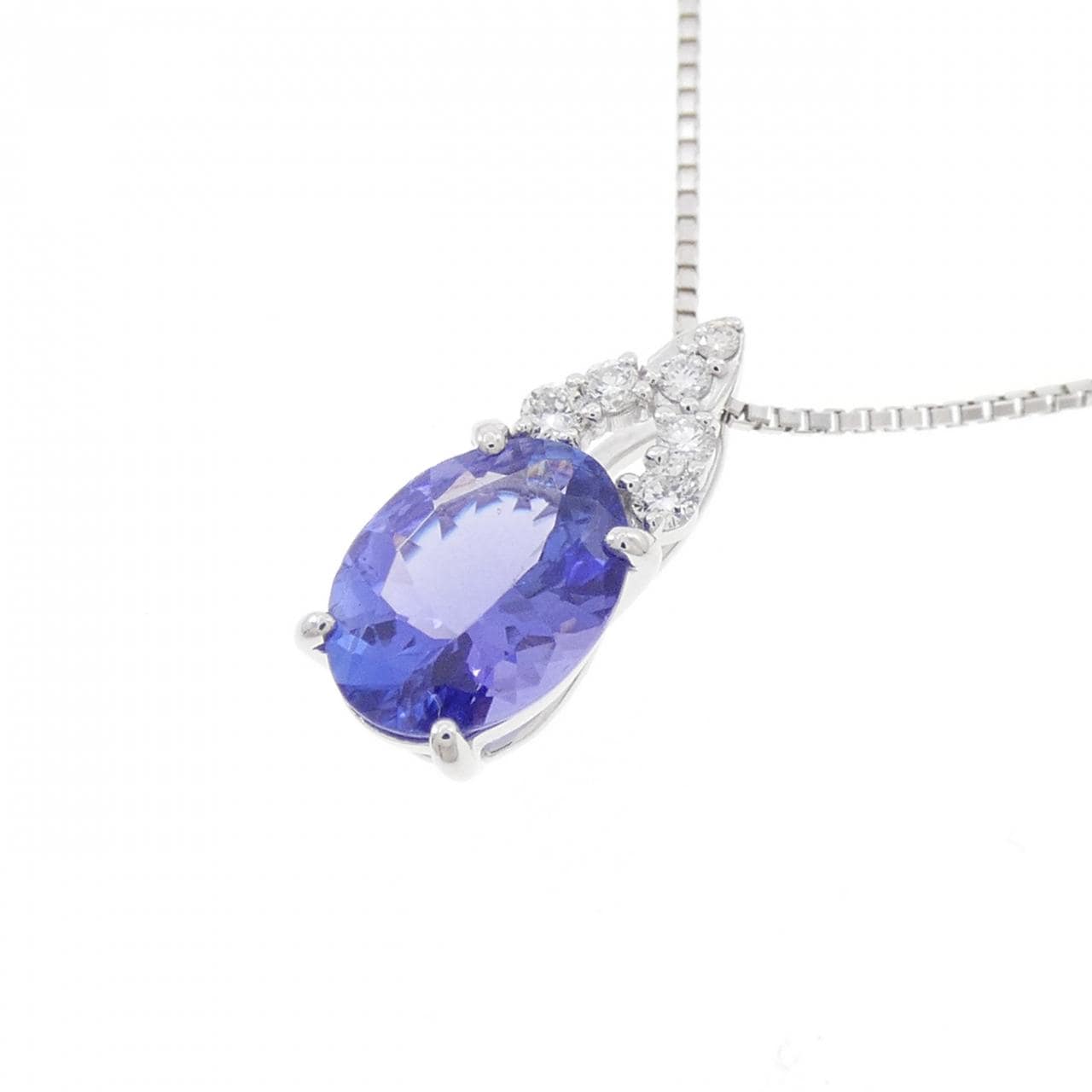 K18WG Tanzanite necklace 1.21CT