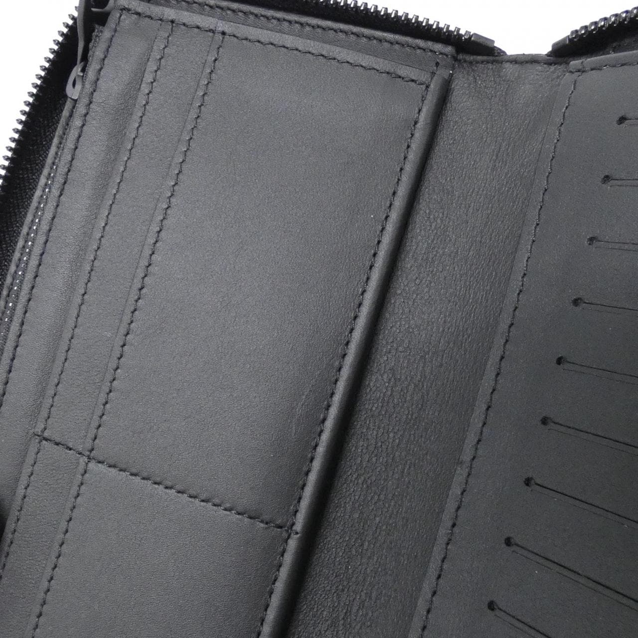 ルイヴィトン トリヨン モノグラム ジッピー ウォレット ヴェルティカル M69047 財布