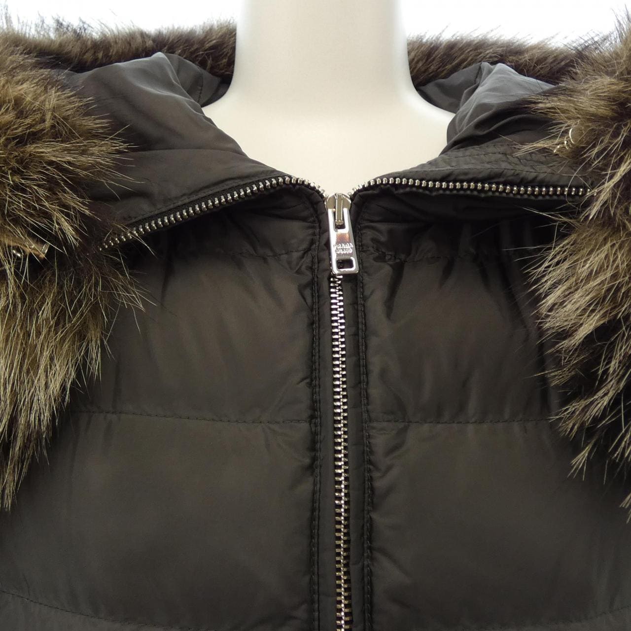 プラダ PRADA トライアングルロゴ 290696 S152 Q04 ダウンコート