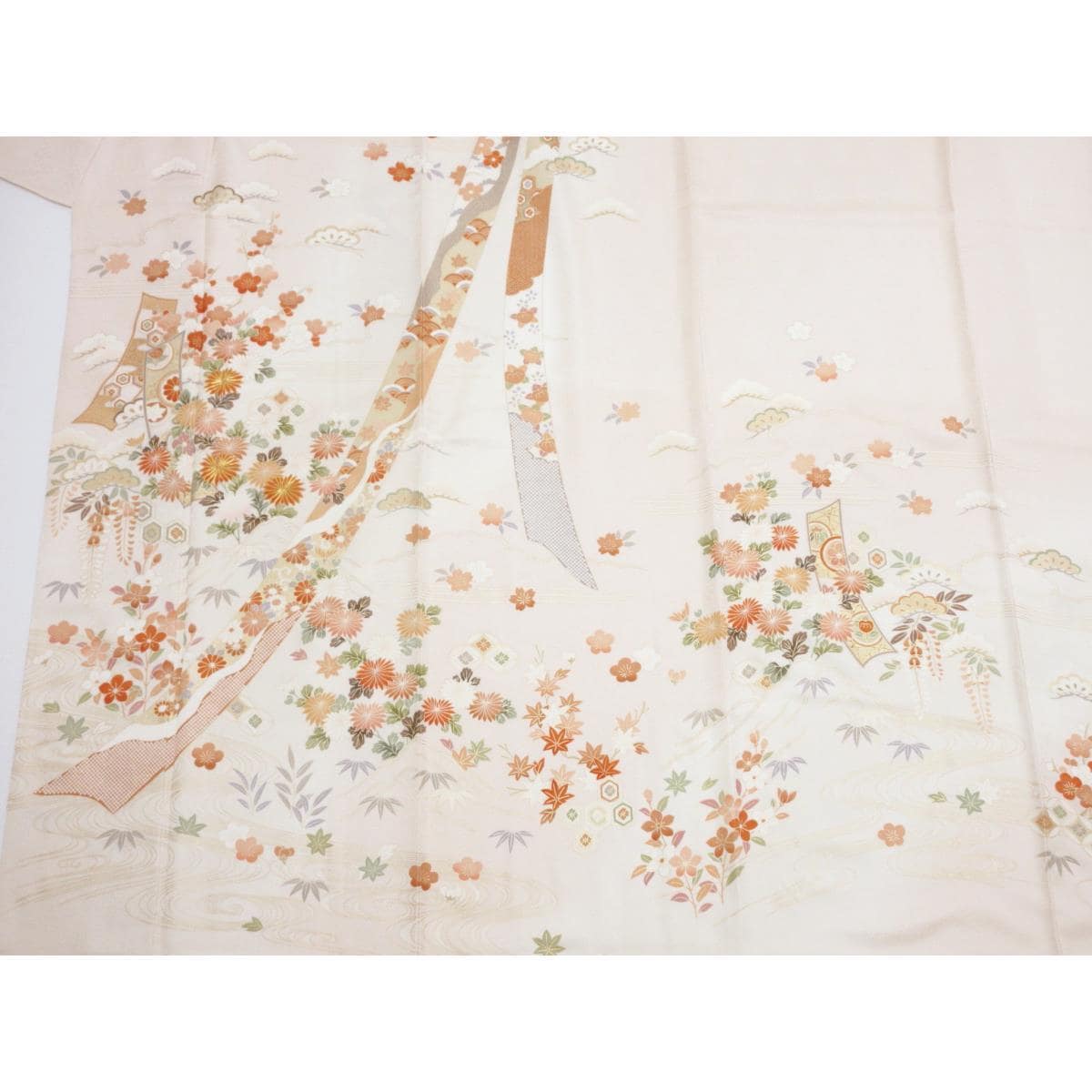 訪問着　友禅金彩加工　刺繍入り