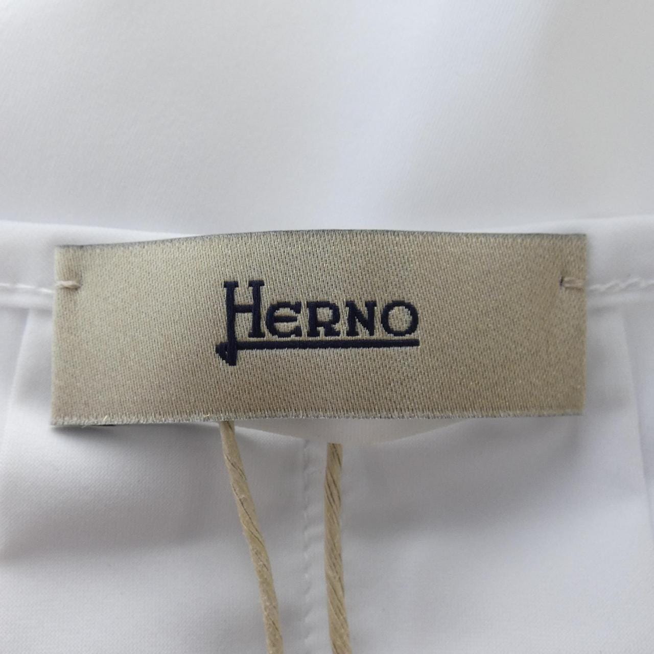 ヘルノ Herno トップス