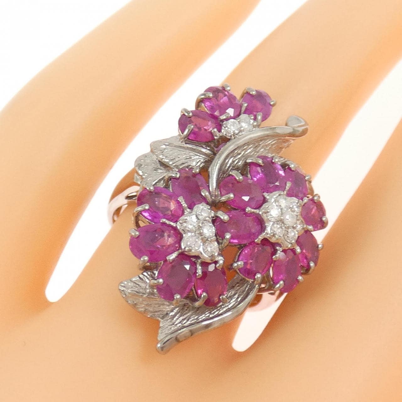 K18WG フラワー ルビー リング 2.73CT