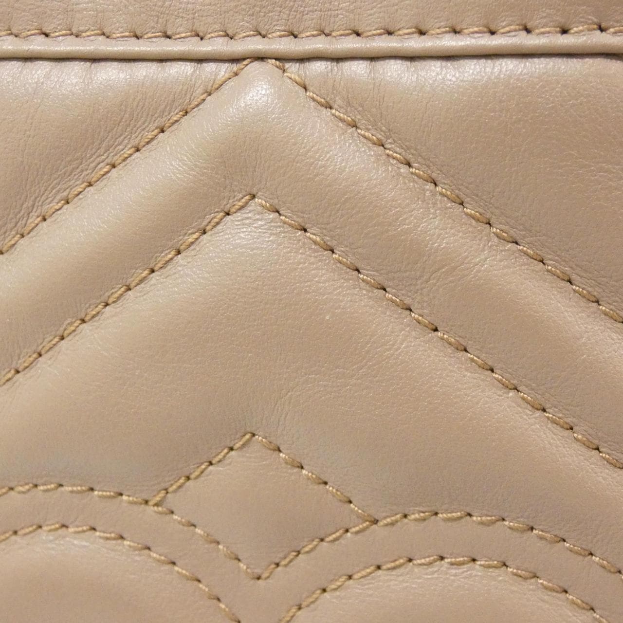 グッチ GG MARMONT 575163 DTDRT ショルダーバッグ