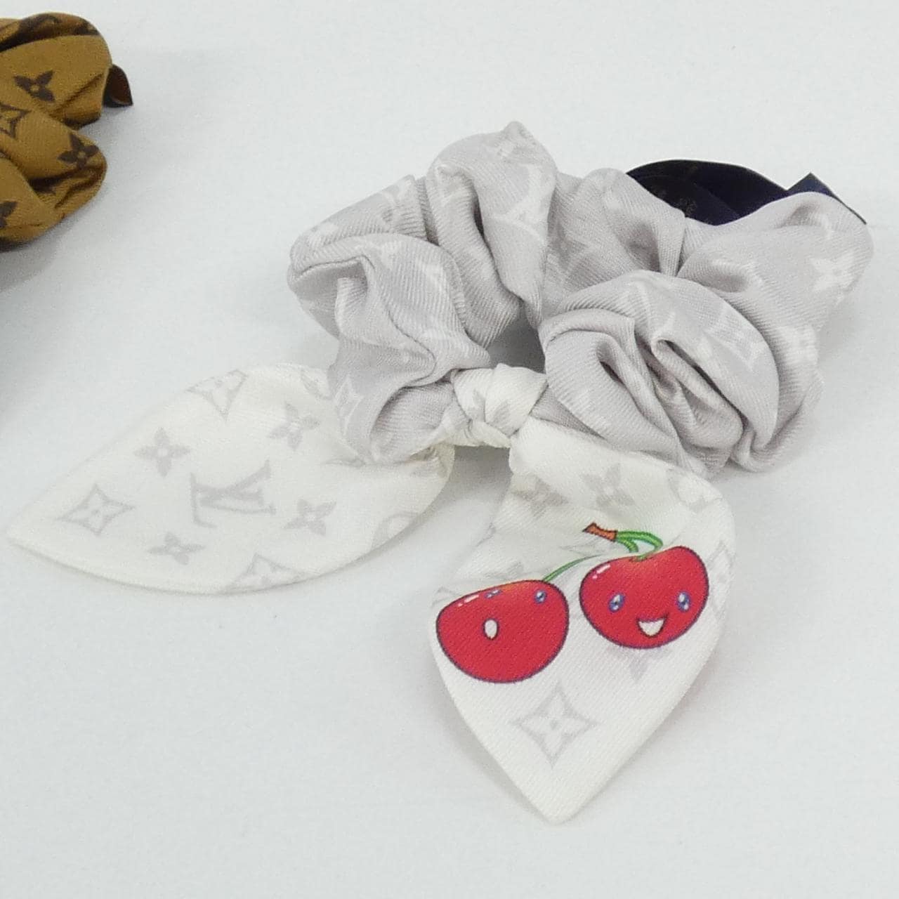 ルイヴィトン セット シュシュ モノグラム チェリー M96069 ヘアーアクセサリー