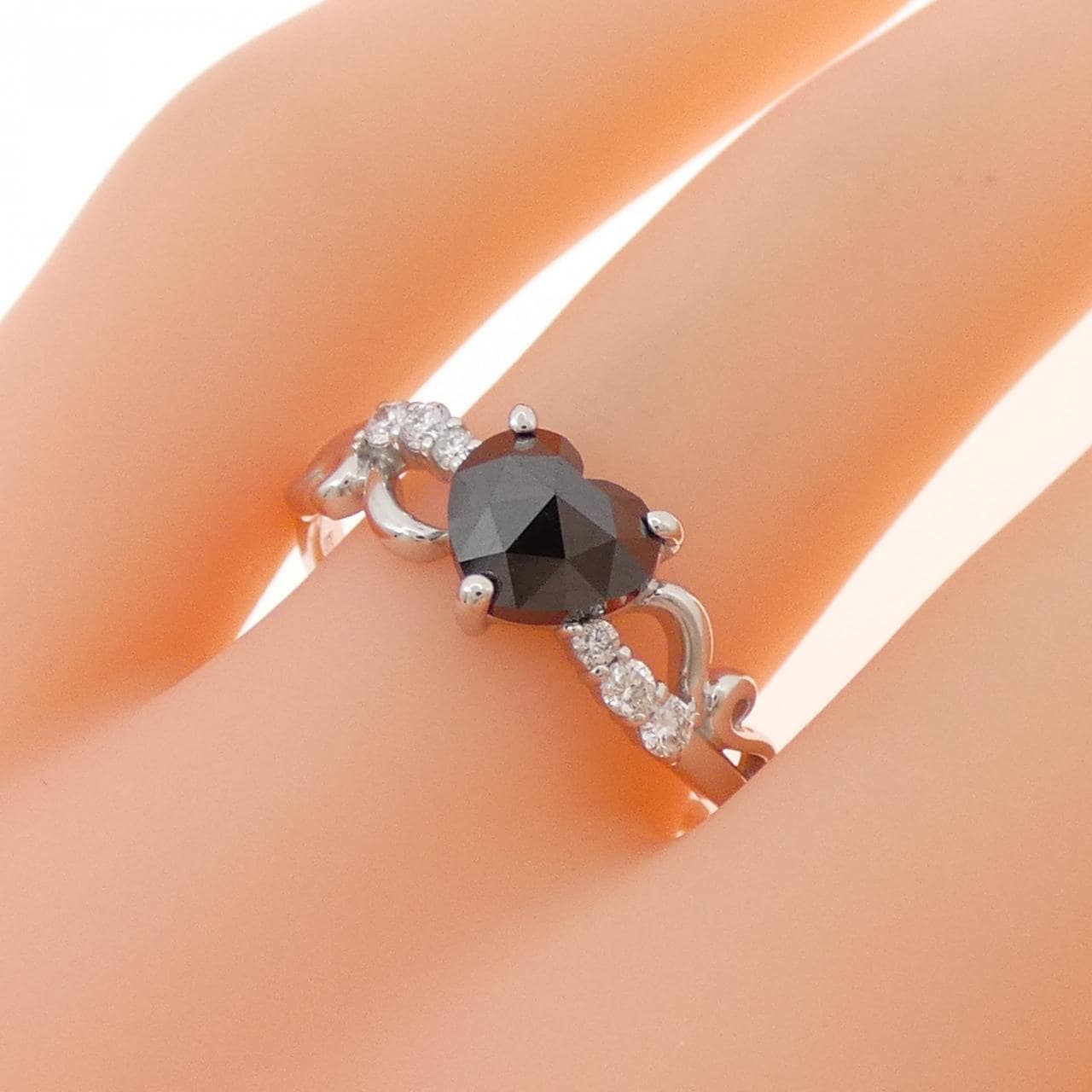 K18WG ハート ダイヤモンド リング 1.05CT