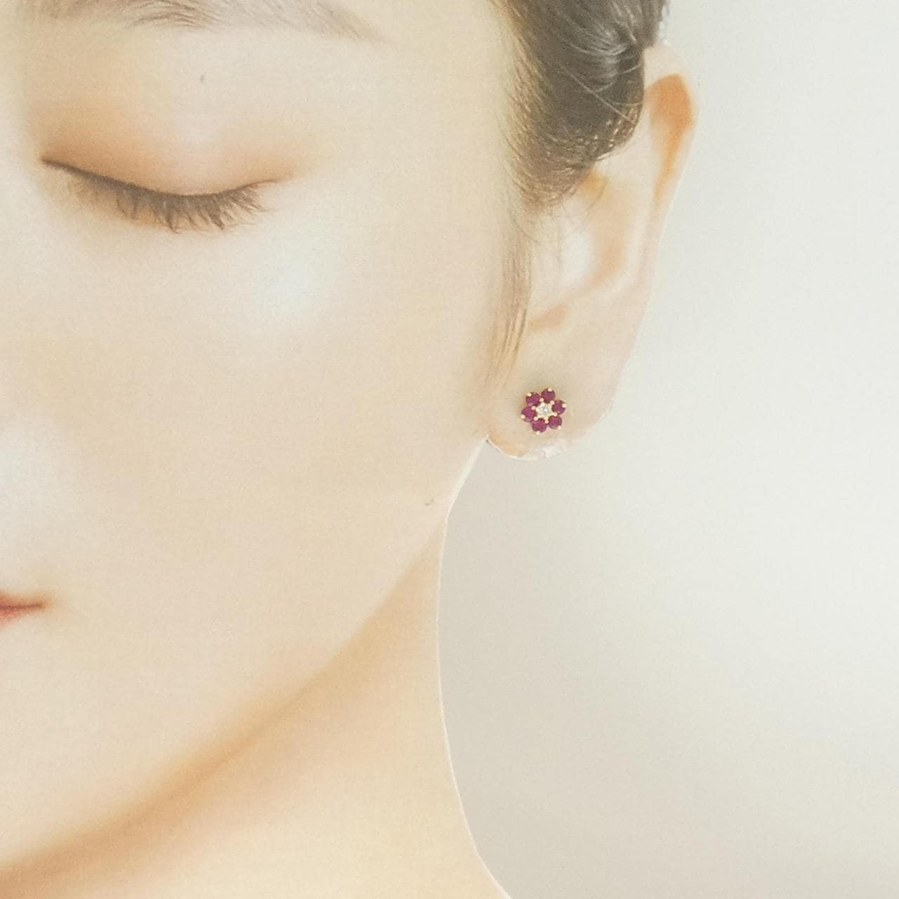 K18YG フラワー ルビー ピアス