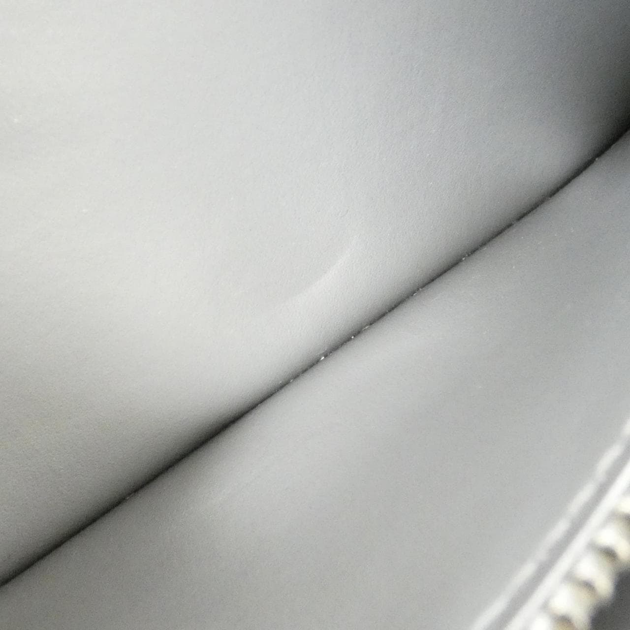 ルイヴィトン モノグラム ミロワール(LVスノー) ジッピー ウォレット M83543 財布