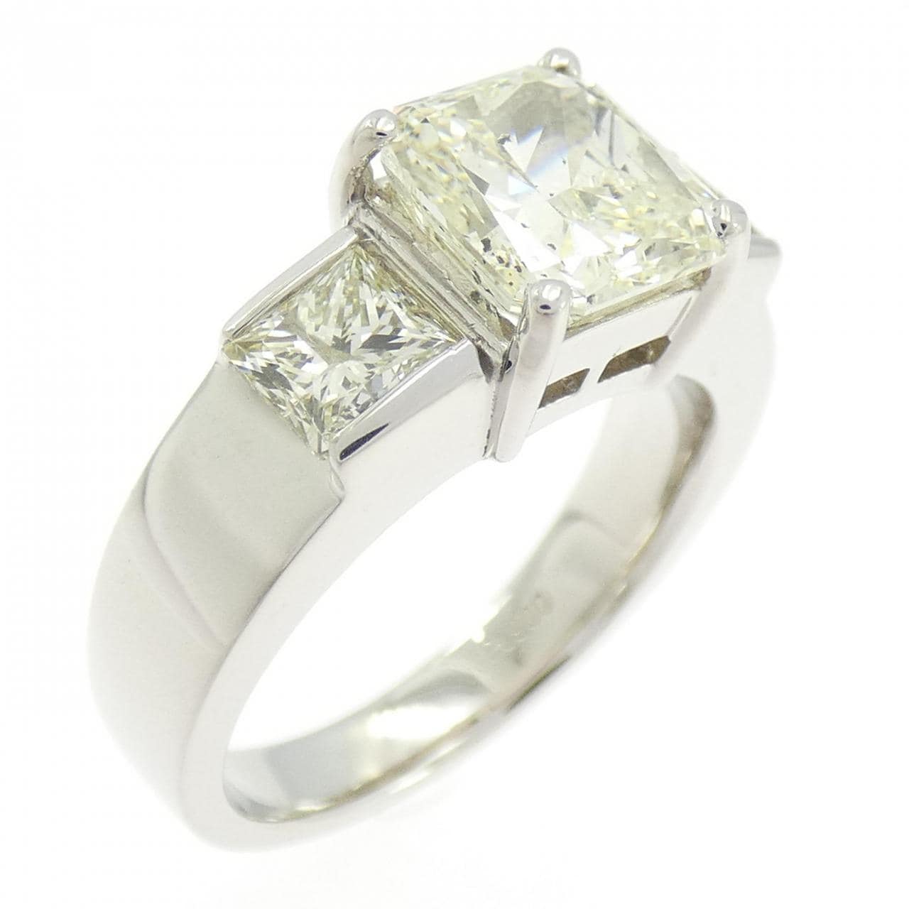PT900 ダイヤモンド リング 2.060CT VLY SI2 ファンシーカット