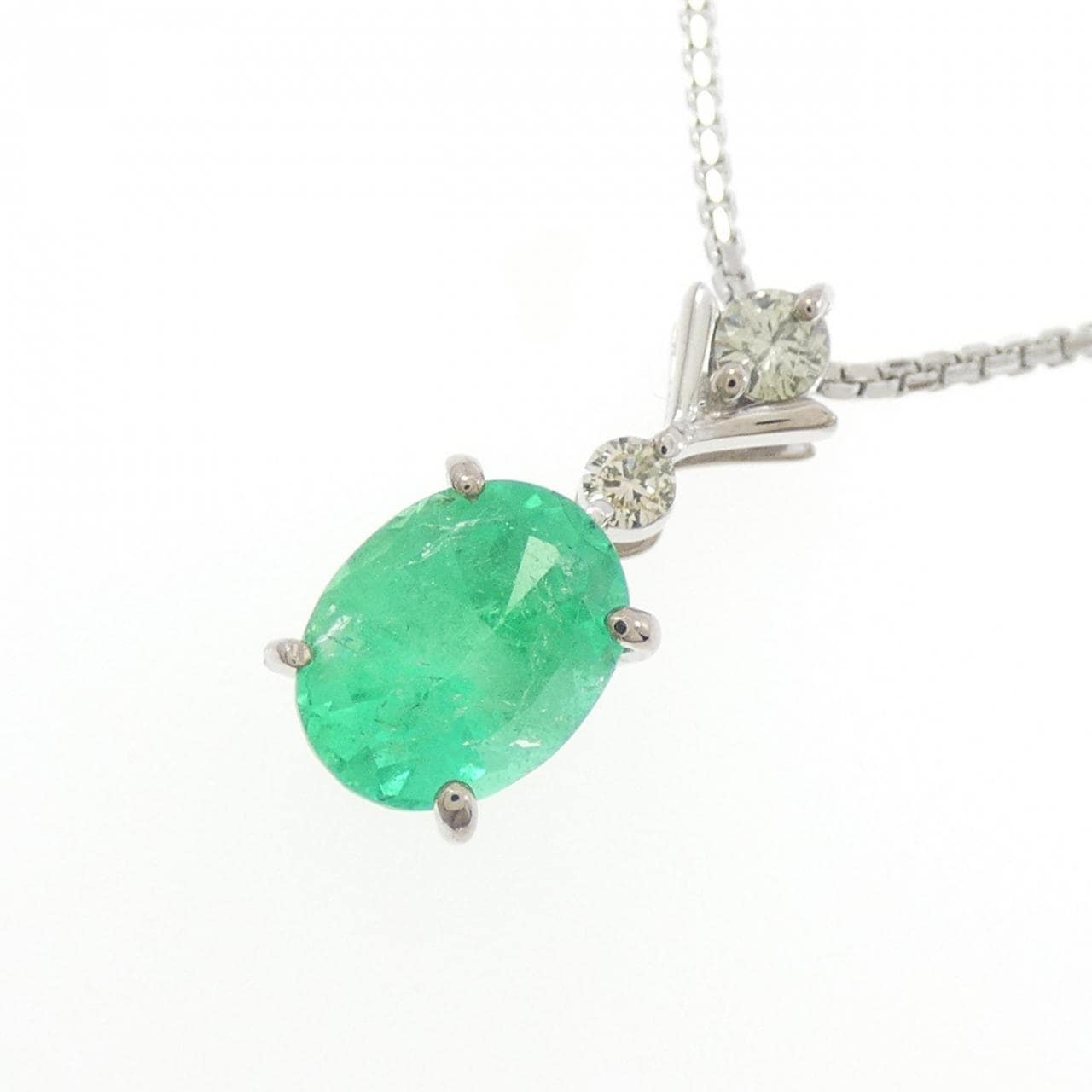 K18WG祖母绿项链1.33CT