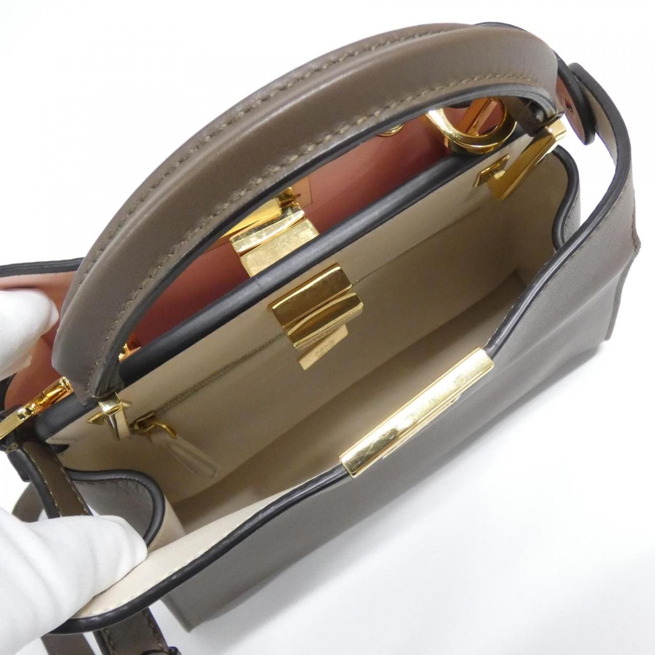 フェンディ ピーカブー エッセンシャリー 8BN302 9FJ バッグ