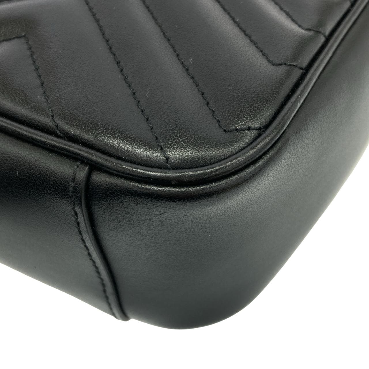 グッチ GG MARMONT 443497 DTDFV ショルダーバッグ