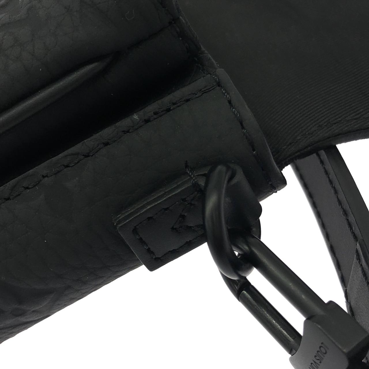 ルイヴィトン トリヨン モノグラム Sロック ヴェルティカル ウエアラブル ウォレット M81524 ショルダーバッグ