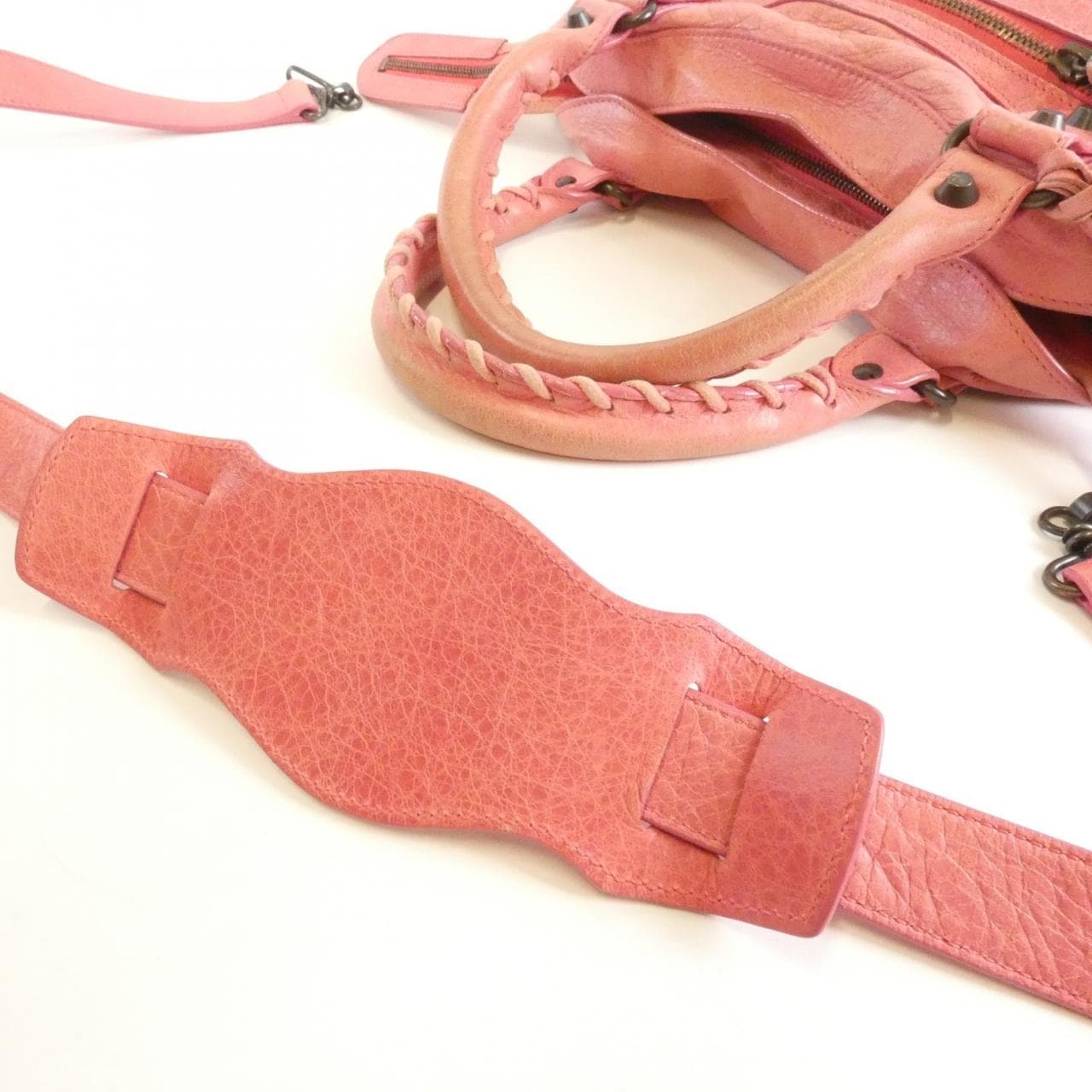 バレンシアガ THE TOWN 240579 D94JT バッグ