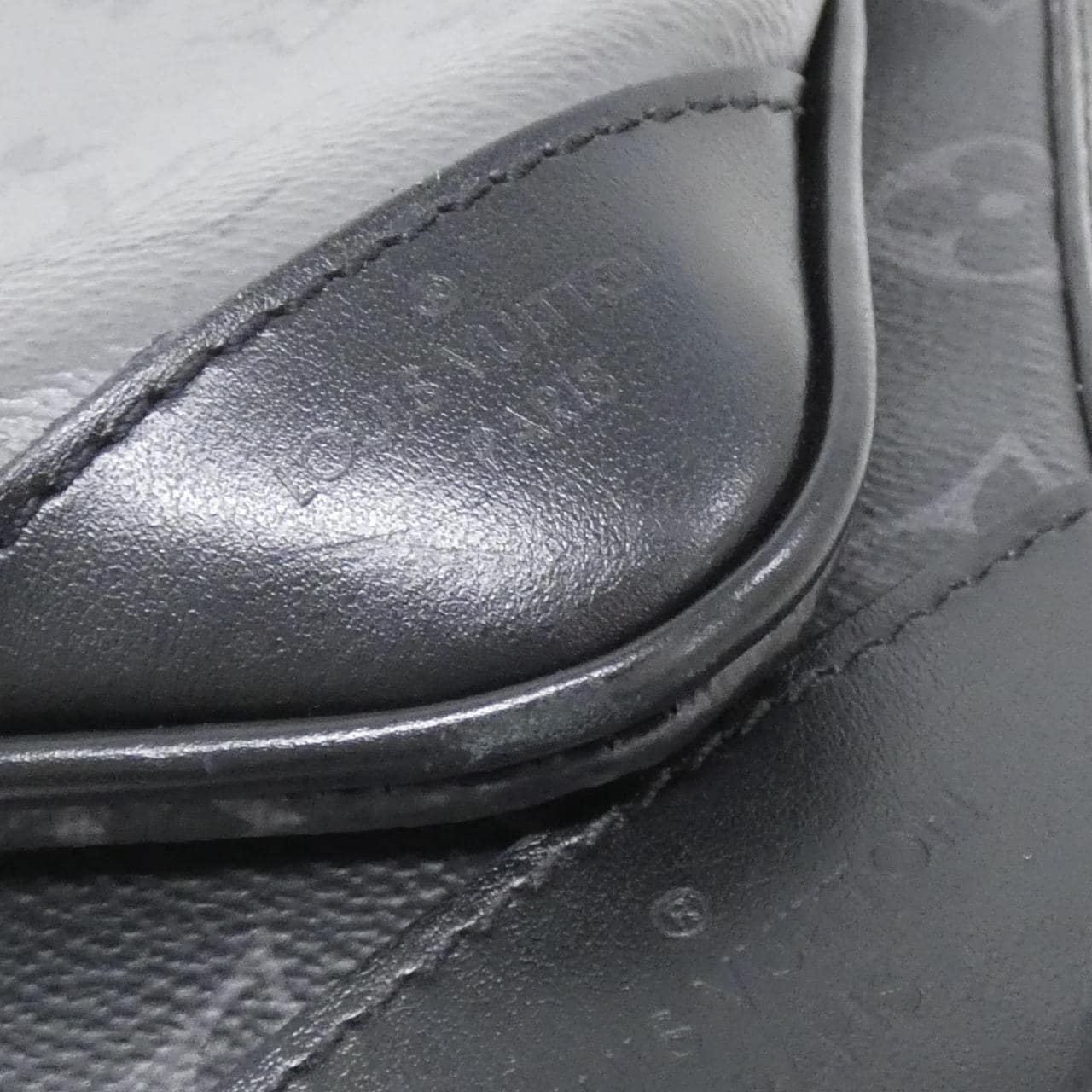 ルイヴィトン モノグラム エクリプス リバース トリオ メッセンジャー M69443 ショルダーバッグ