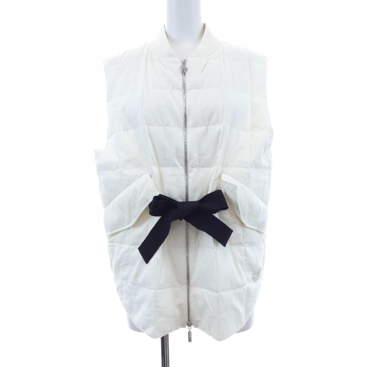 モンクレールガムルージュ MONCLER GAMMEROUGE 11934836400 ダウンベスト