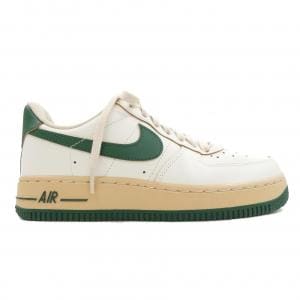 ナイキ NIKE スニーカー