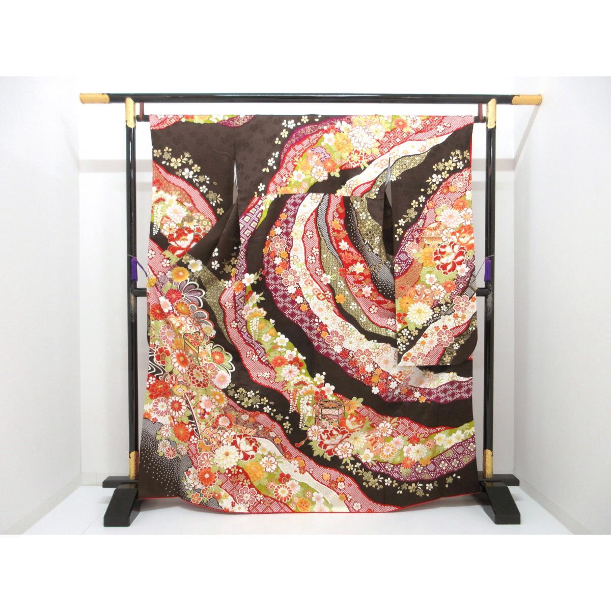 振袖　友禅金彩加工　刺繍入り