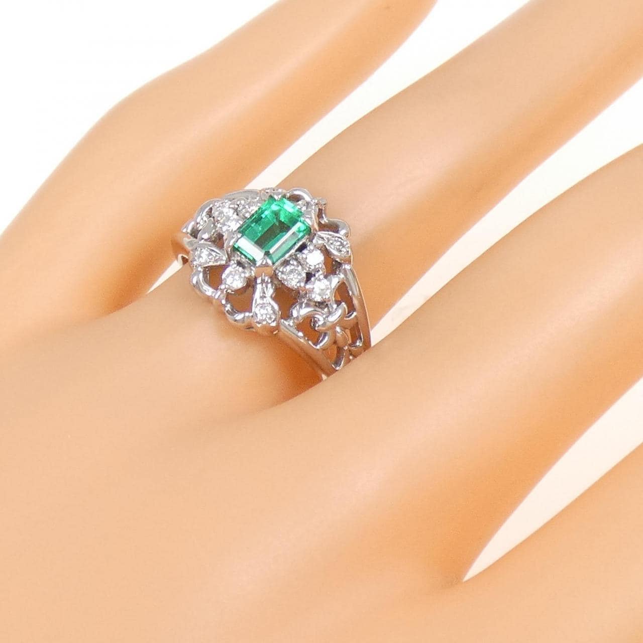 PT エメラルド リング 0.68CT