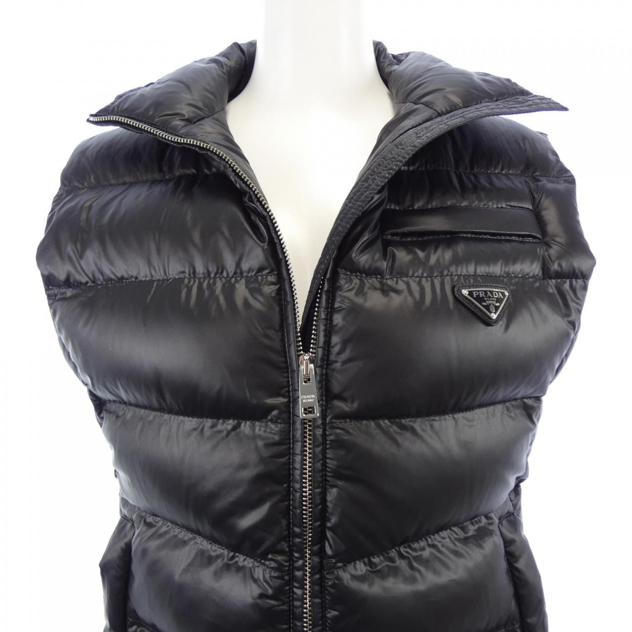 プラダ PRADA トライアングルロゴ 290546 R212 11HU ダウンベスト