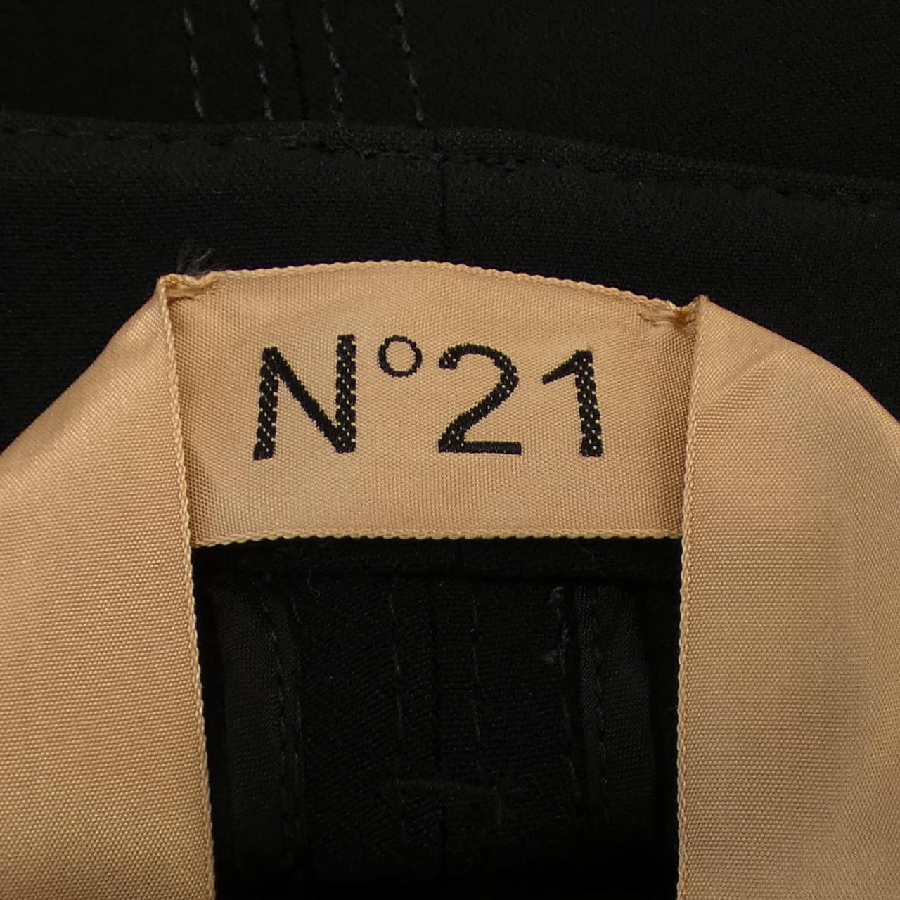 ヌメロヴェントゥーノ N°21 スカート