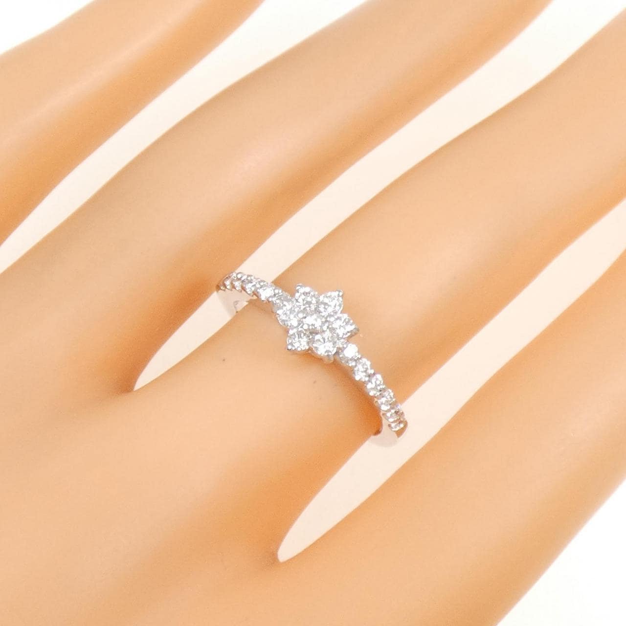 K18WG フラワー ダイヤモンド リング 0.40CT