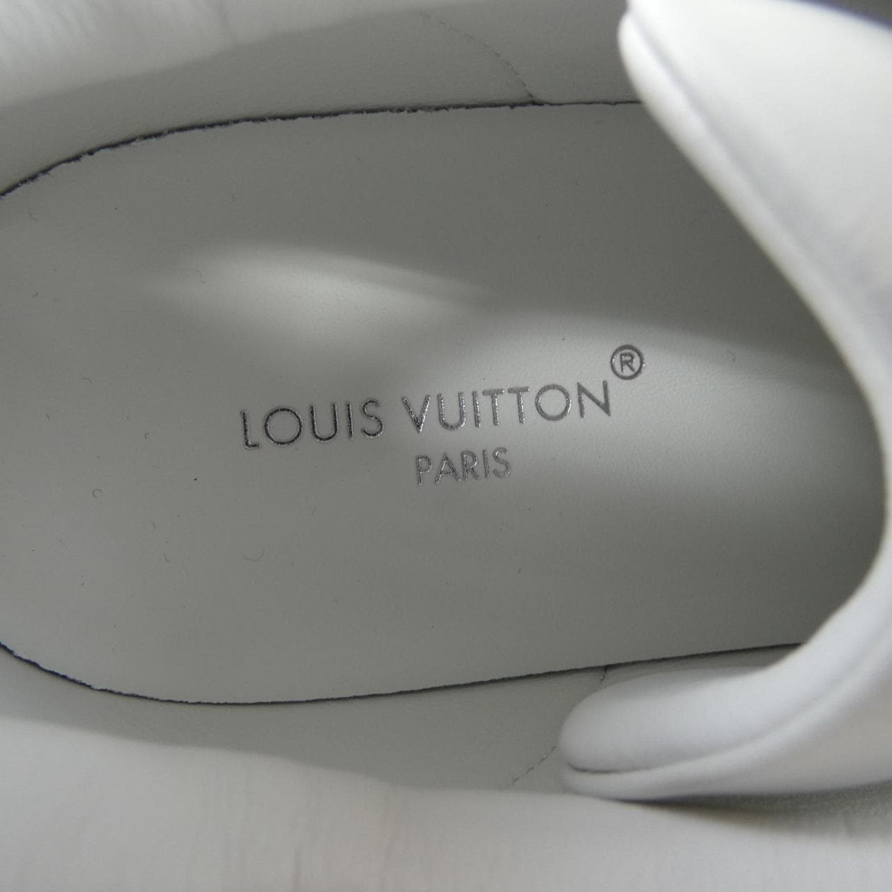 ルイヴィトン LOUIS VUITTON LV SKI ヴィヴィエンヌチャーム タイムアウトライン スニーカー