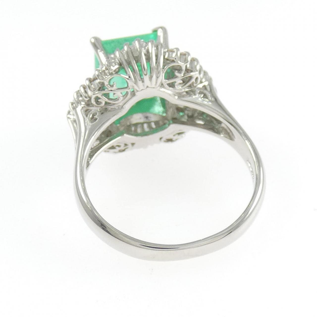 PT900 エメラルド リング 2.50CT