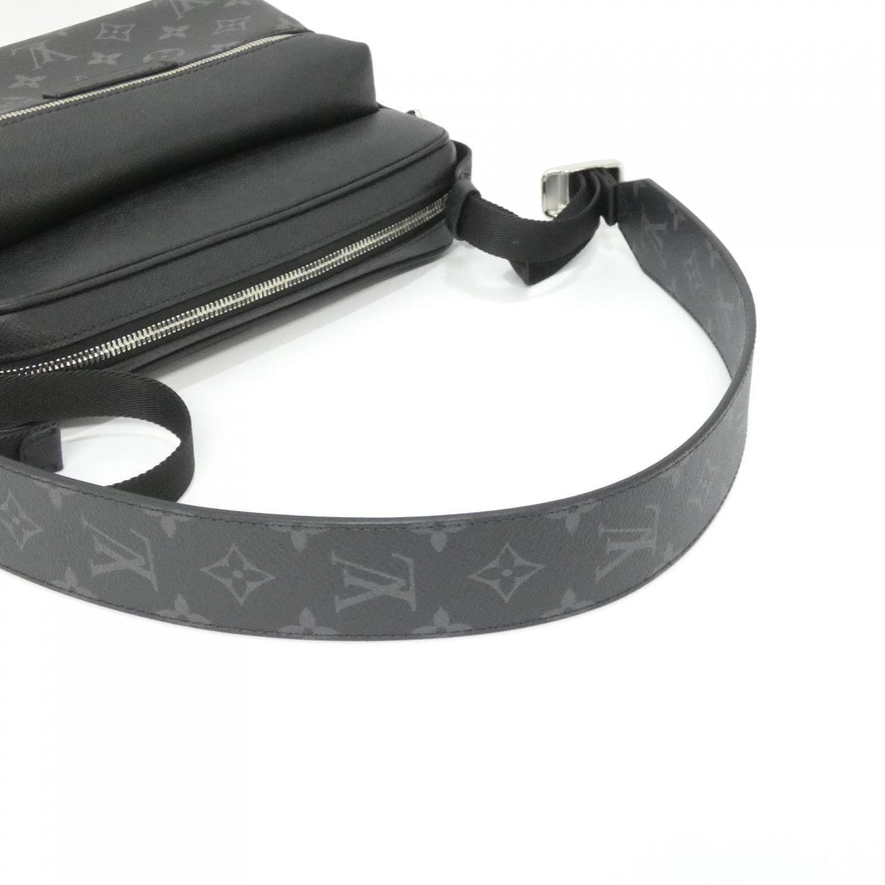 ルイヴィトン タイガ ラマ アウトドア メッセンジャー PM M30233 ショルダーバッグ