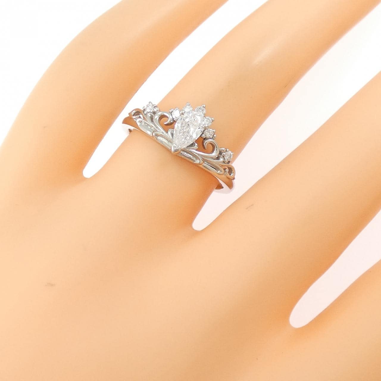 ジーエスティービー ダイヤモンド リング 0.32CT D VVS1 ペアシェイプ