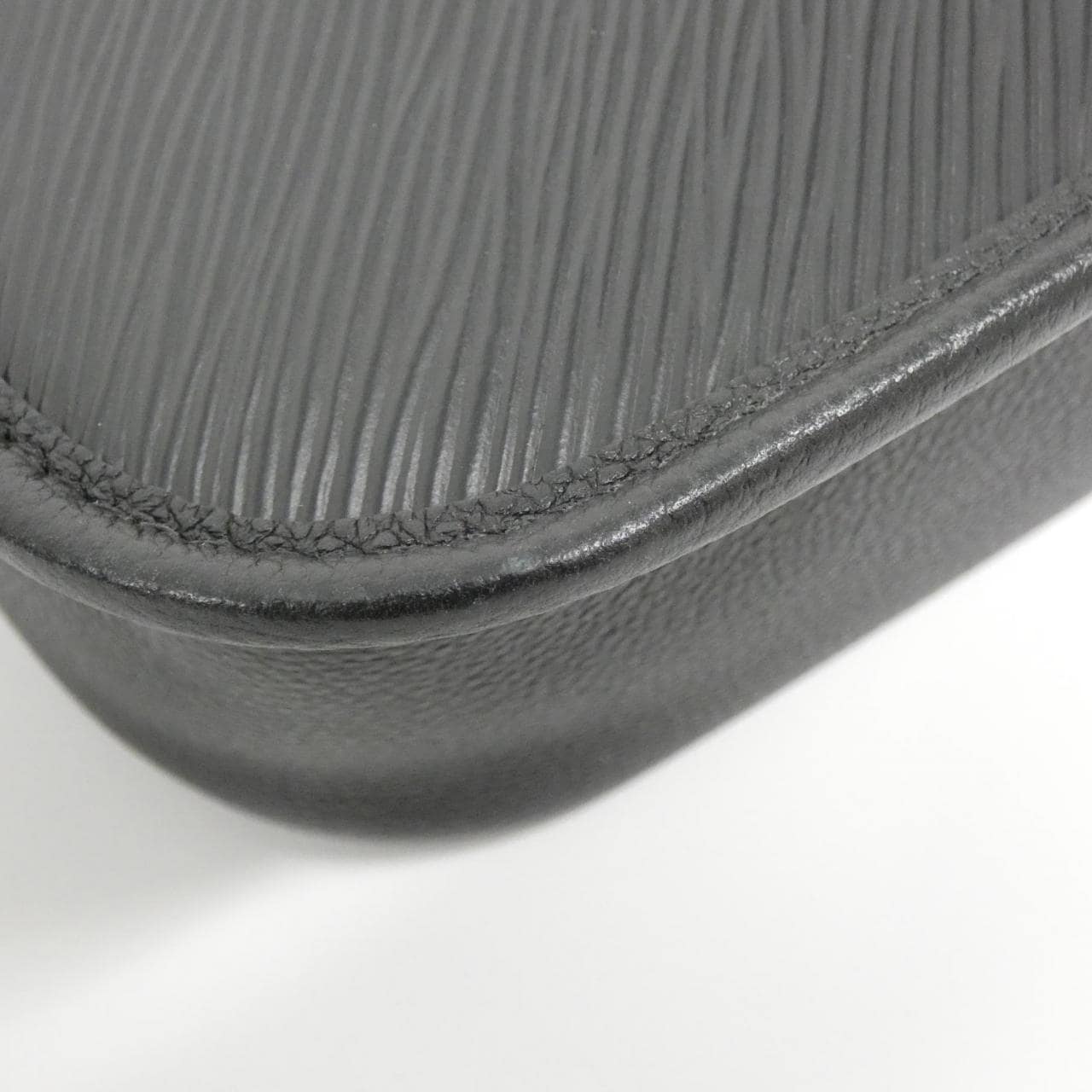 ルイヴィトン エピ ビュシ M59386 ショルダーバッグ