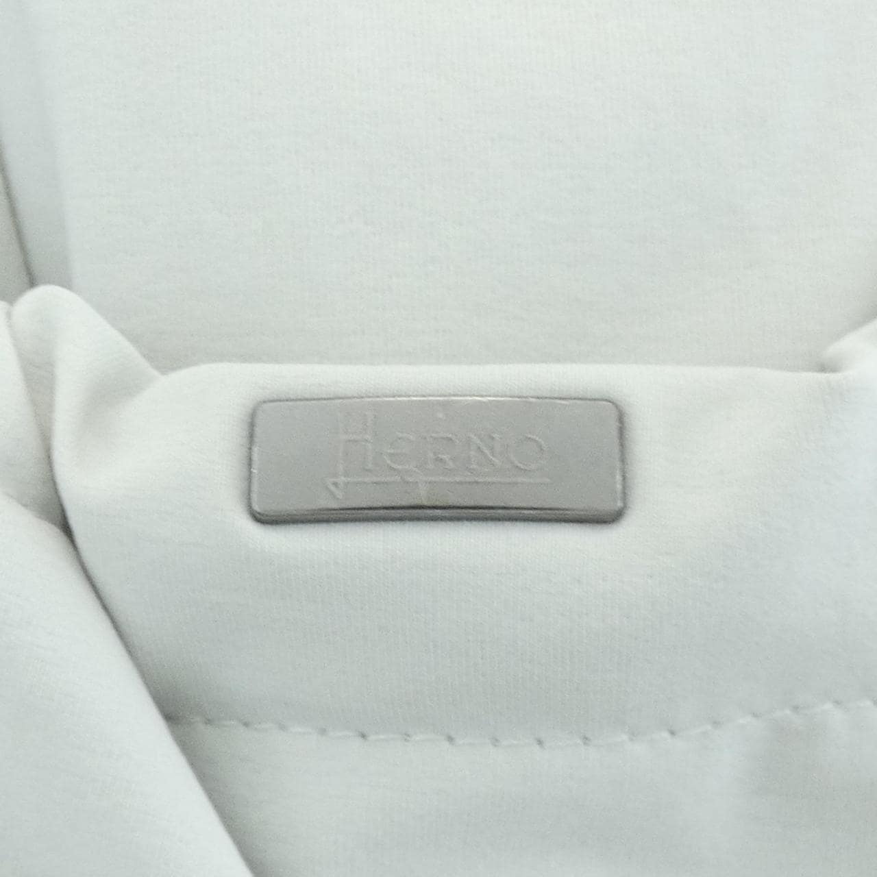 ヘルノ Herno JC000077U パーカー