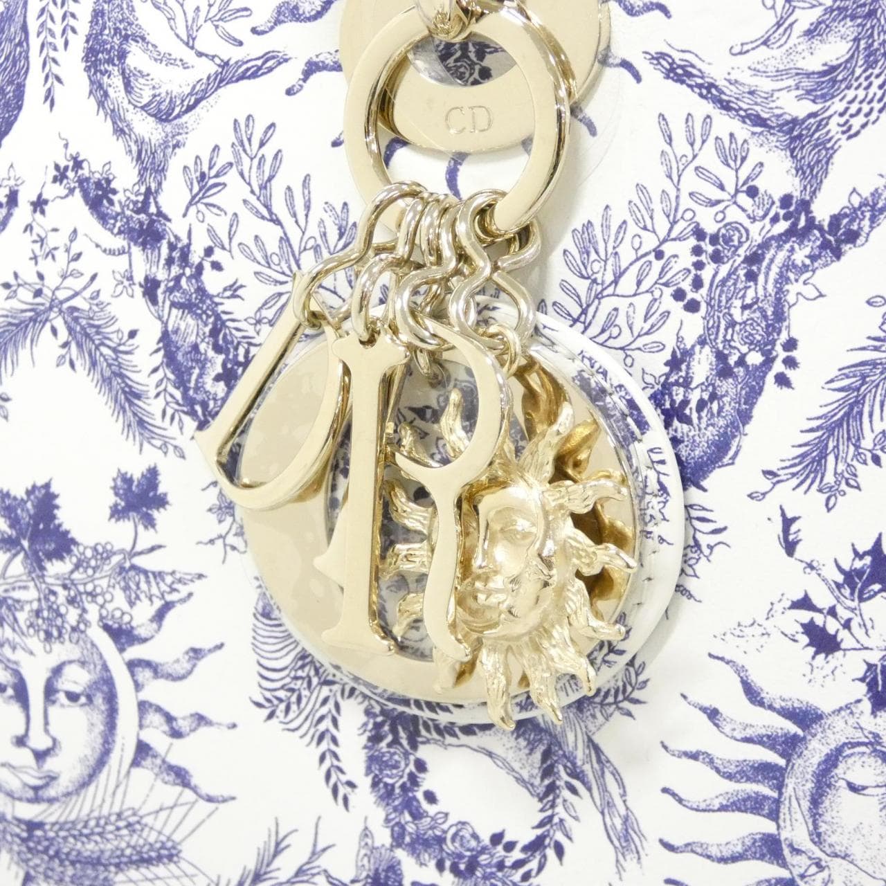 クリスチャンディオール TOILE DE JOUY SOLEIL レディ ディオール ミディアム M0565OZEM バッグ