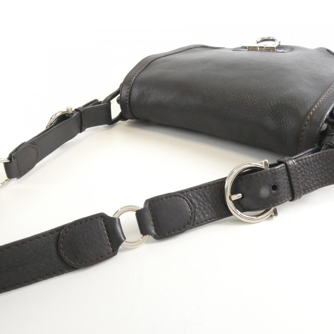 サルヴァトーレフェラガモ 21 6877 ショルダーバッグ