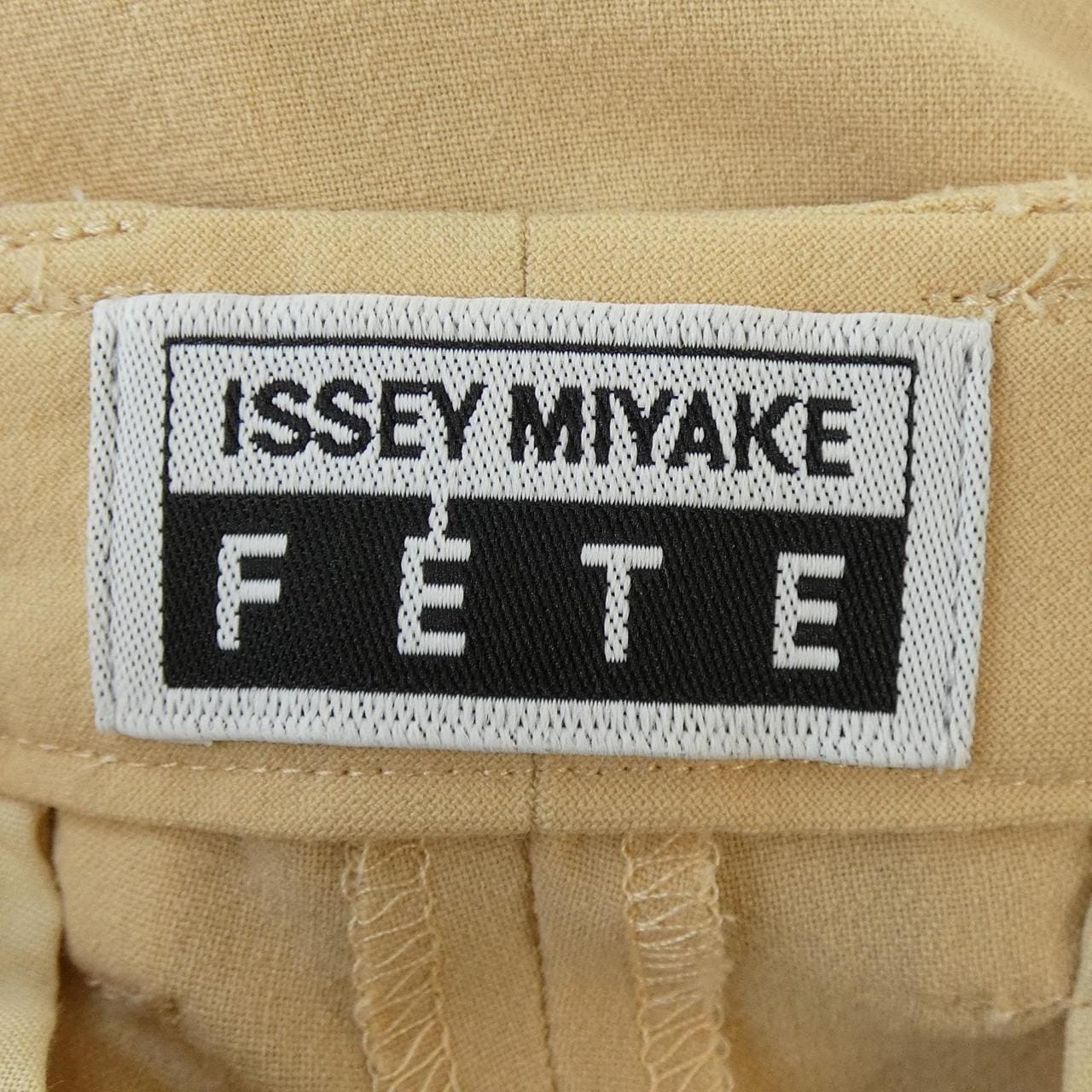 イッセイミヤケ ISSEY MIYAKE IF52FF006 パンツ